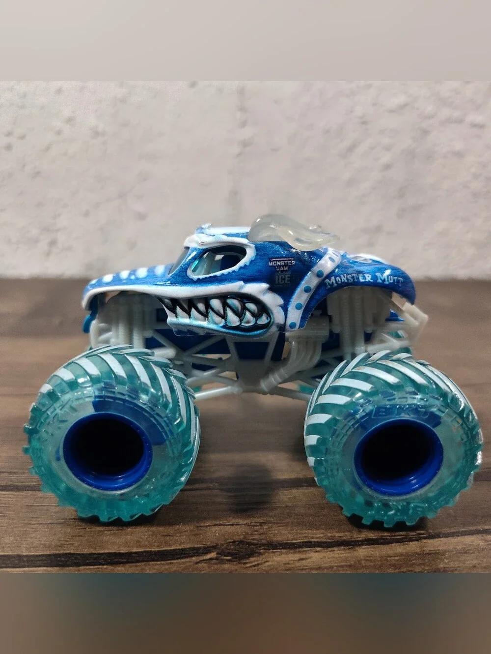 Spin Master Monster Jam Fire & Ice Blue Thunder & Monster Mutt Truck Lot Of 2